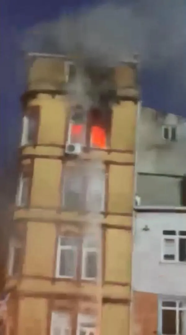 Havai fişek kutlaması bir ailenin evini kül etti