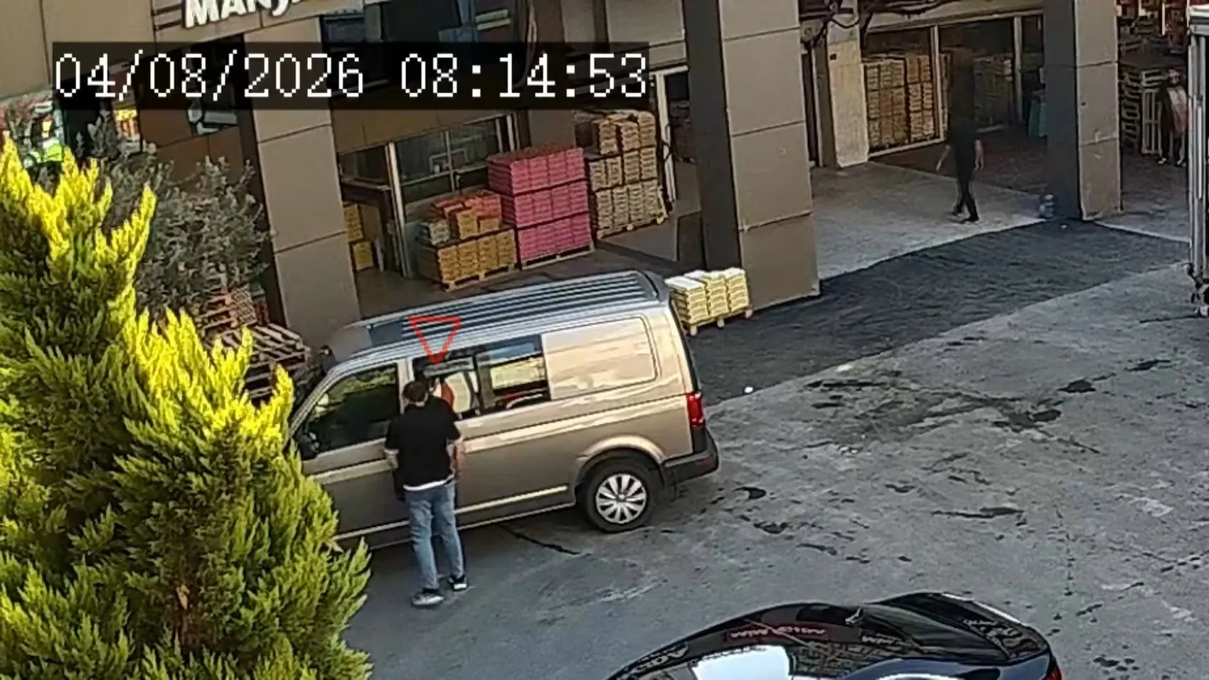Sinyal kesiciyle araç soygunu yapan hırsız yakayı ele verdi