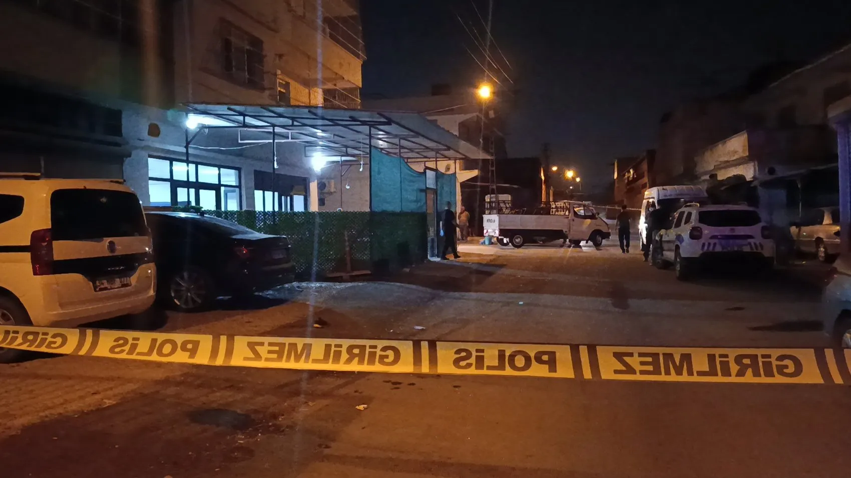 Adana'da gece vakti kahvehaneye silahlı baskın