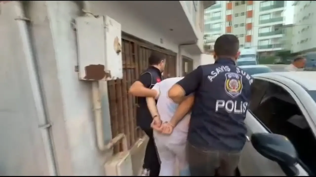Turistlere yankesicilik yapan çete çökertildi 26 gözaltı