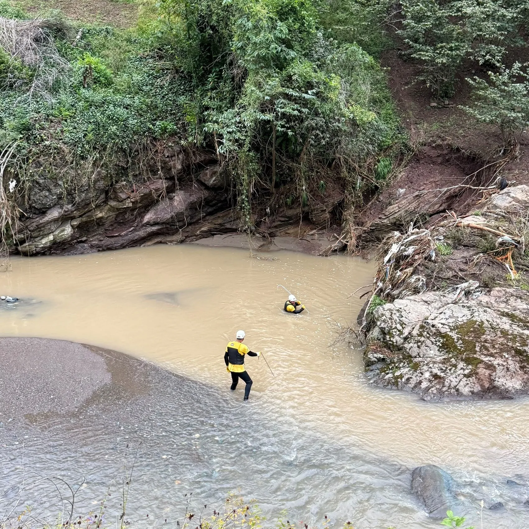 Giresun'da sel sularına kapılan iki kişiyi arama çalışmaları sürüyor
