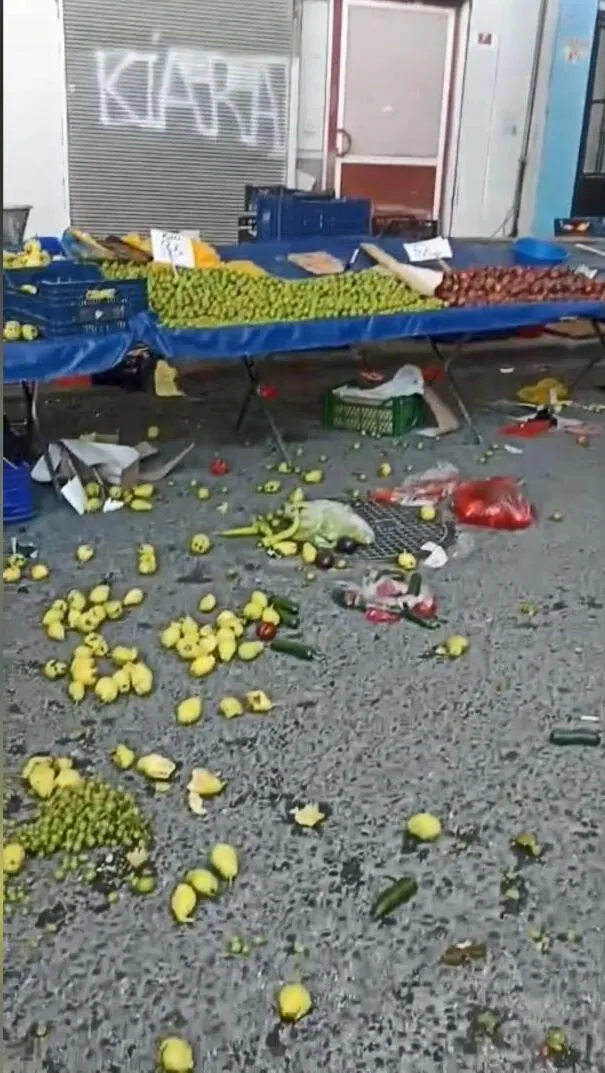 Beyoğlu’nda pazarcı dehşeti Armut seçen kadını kalasla yaraladı
