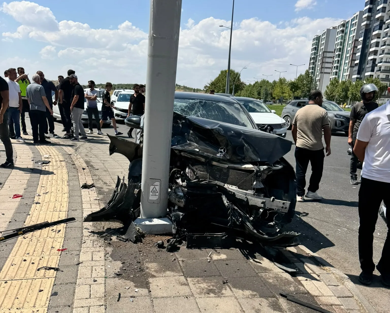 Diyarbakır'da trafik kazası İki otomobil çarpıştı