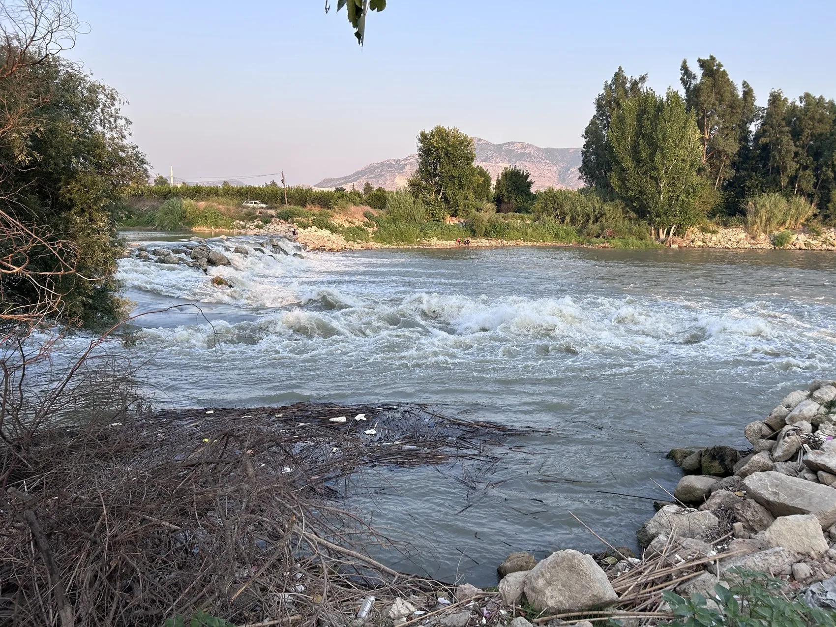 Ceyhan Nehri'nde iki çocuk akıntıya kapılarak gözden kayboldu