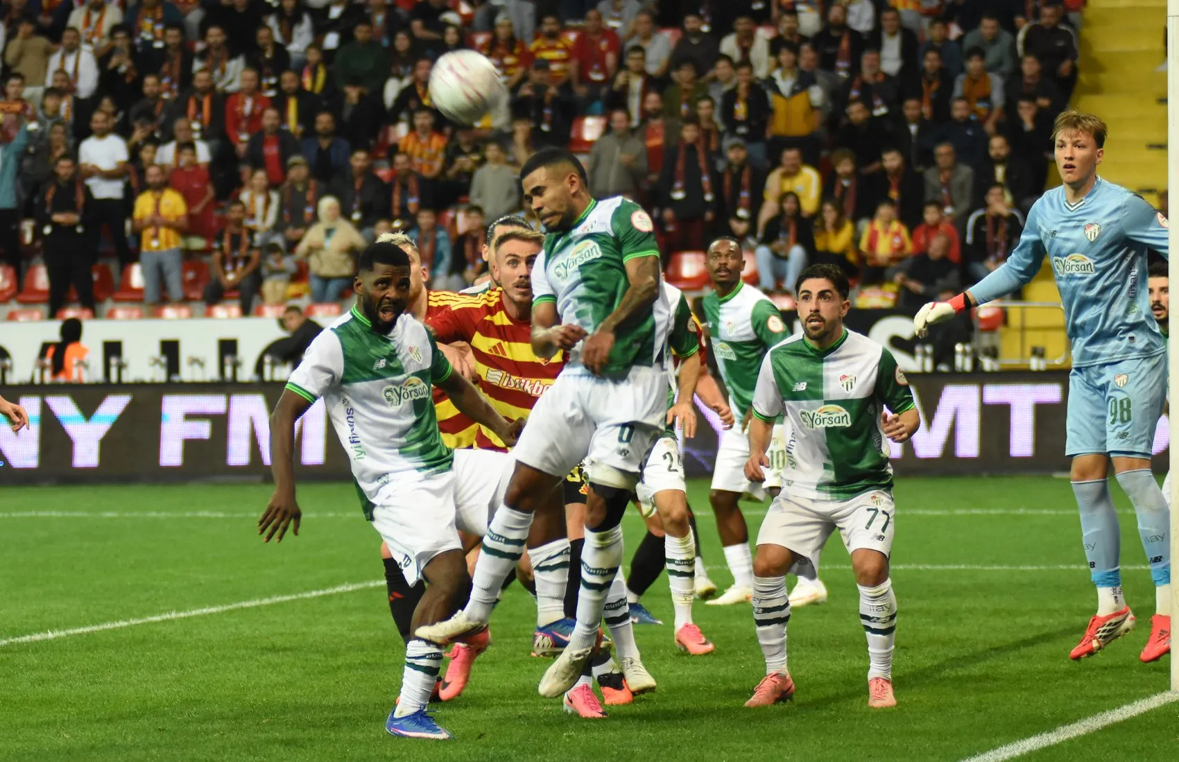 Bursaspor, Kayseri'de geriden gelerek kazandı