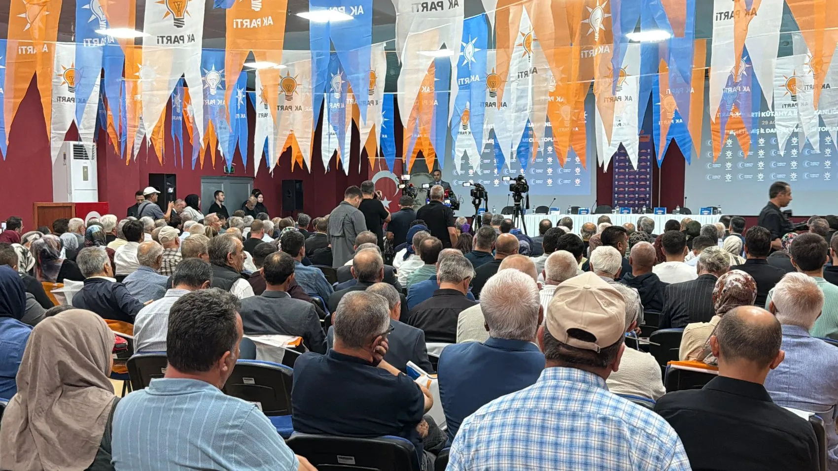 Kütahya'da Bakan Kacır'dan 2028 mesajı Rekor oyla Cumhurbaşkanımızı seçeceğiz