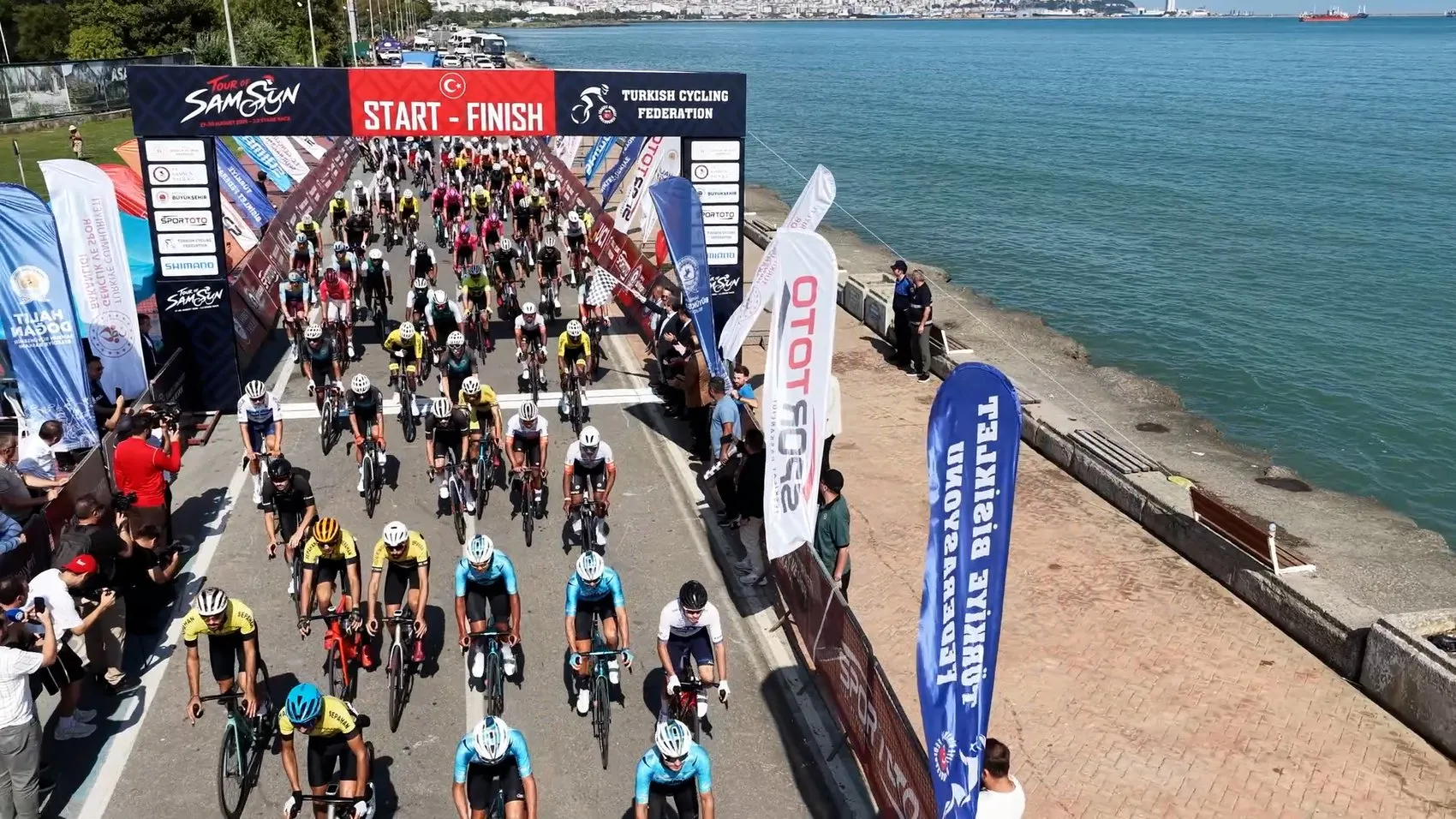Pedallar Samsun için dönüyor 23 ülkeden 107 sporcu yarışta