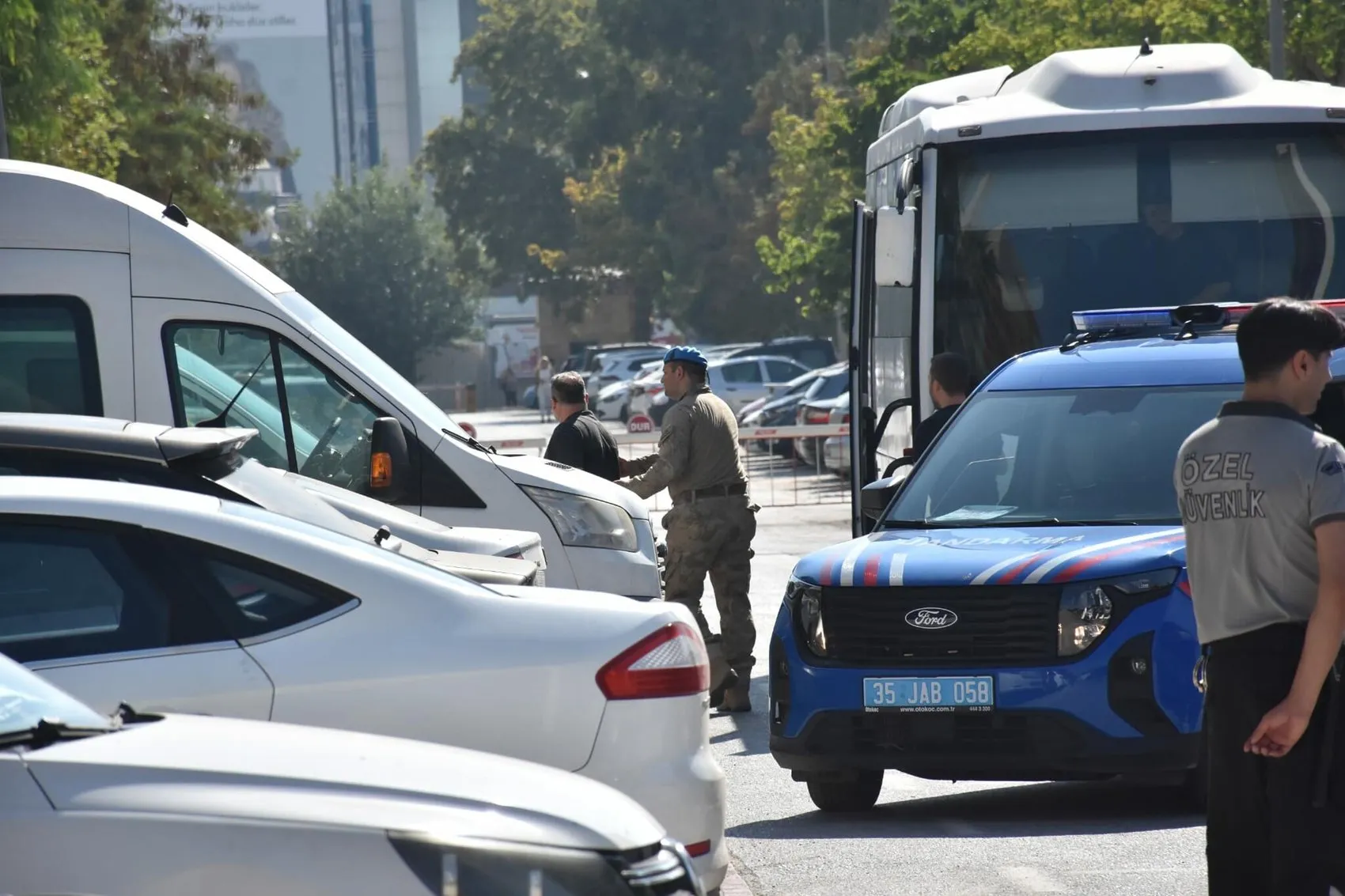 Menderes Belediye Başkanı İlkay Çiçek adliyeye sevk edildi