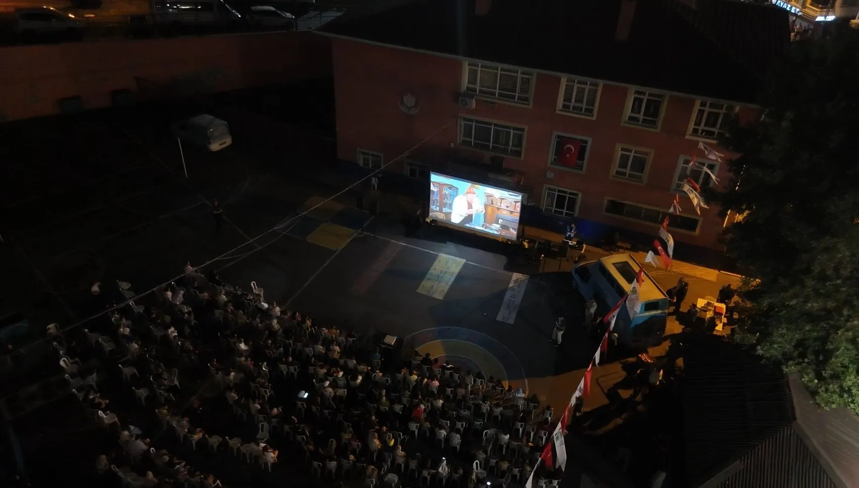 Bahçelievler’de açık hava sinema keyfi