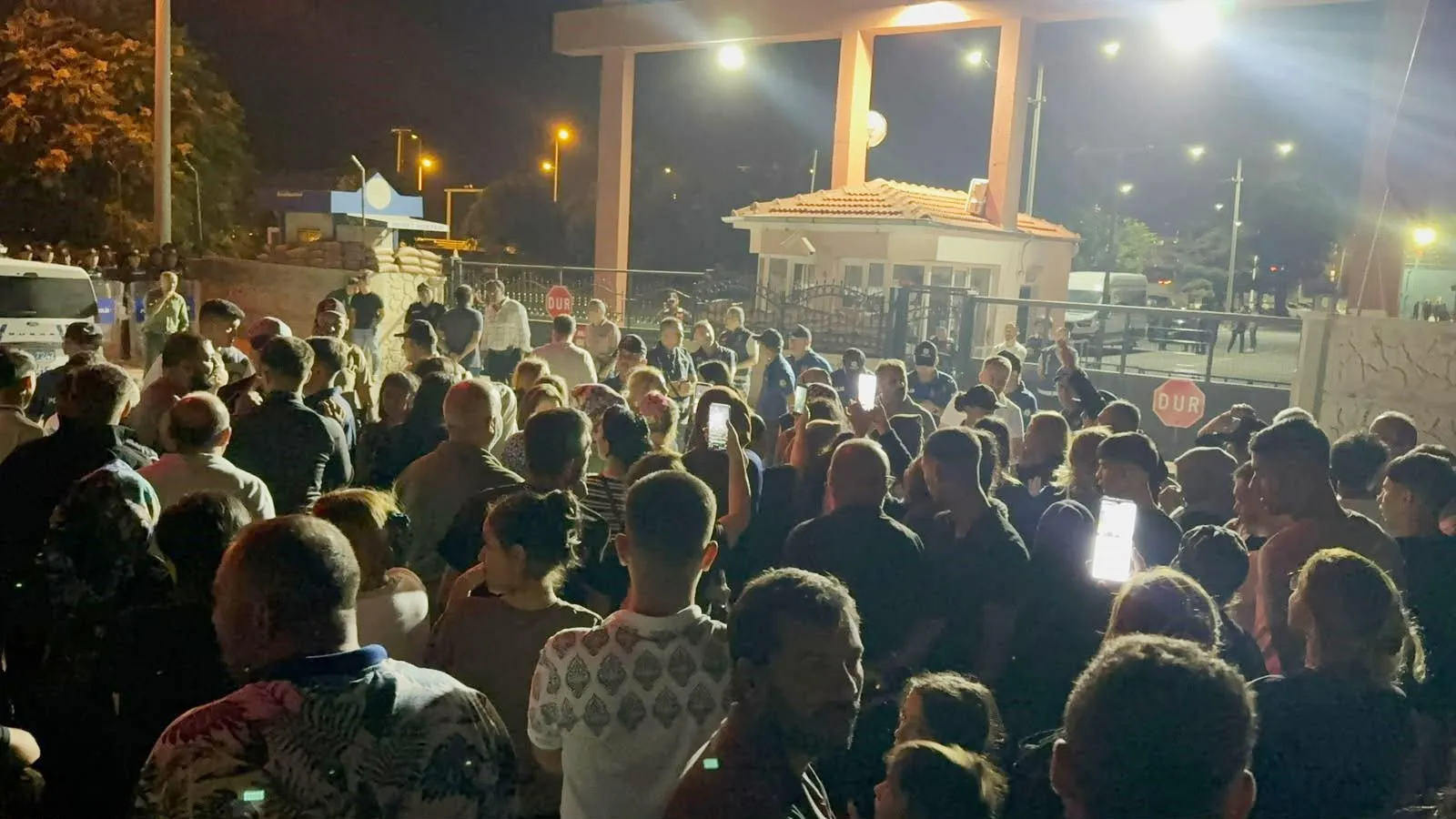 Konya Cezaevi önünde gece yarısı hareketli anlar yaşandı