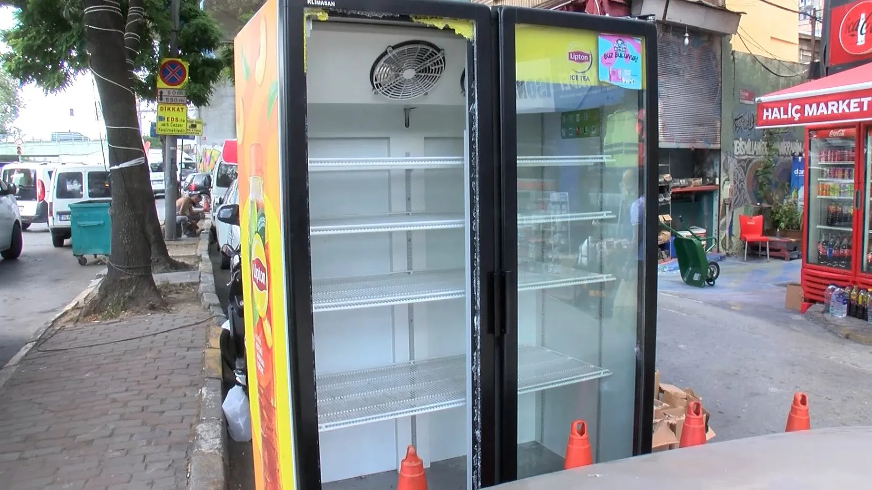 Beyoğlu’nda sabah saatlerinde markete kurşun yağdırdılar