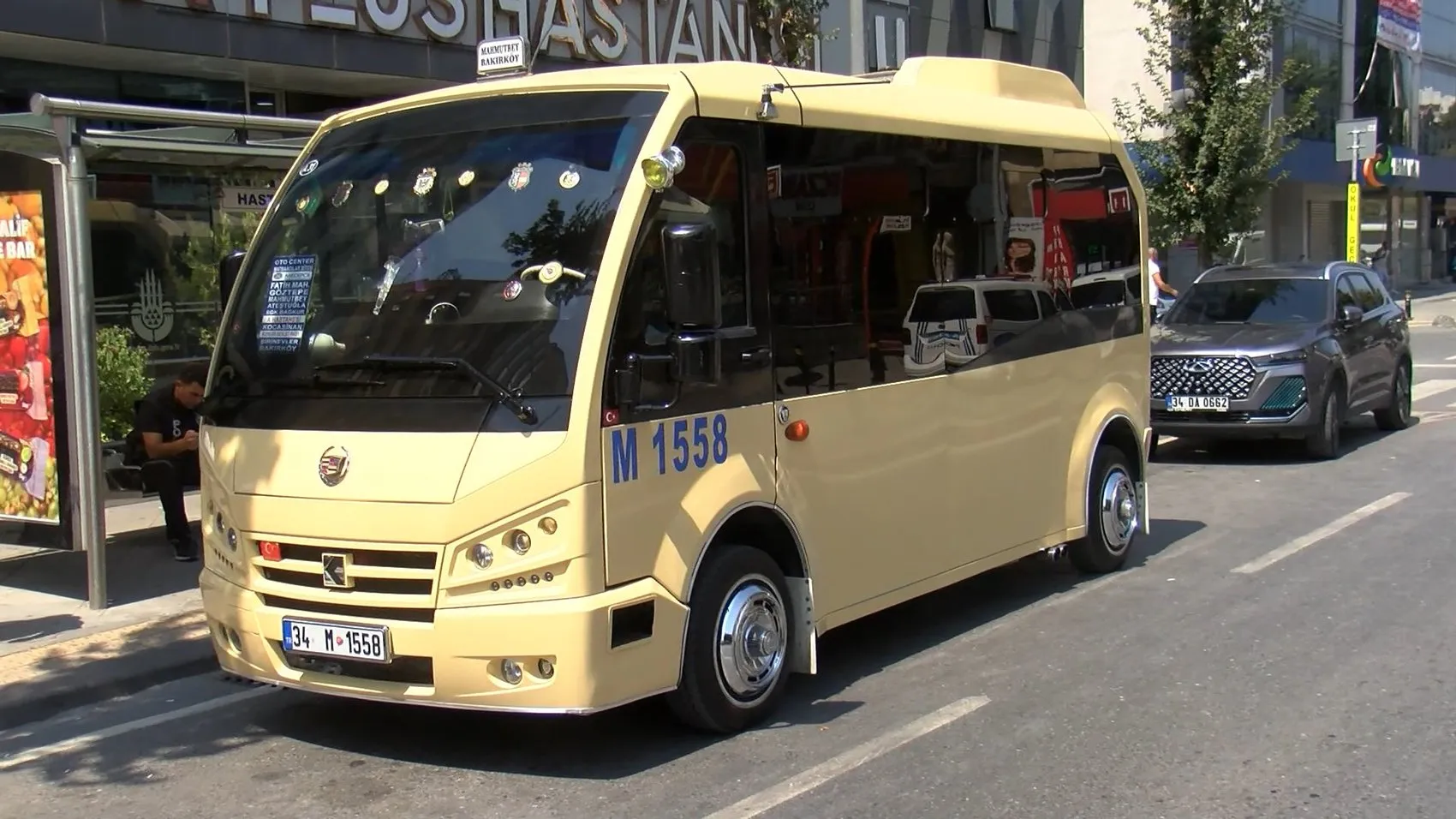 Bahçelievler'de minibüs durağında silahlı saldırı
