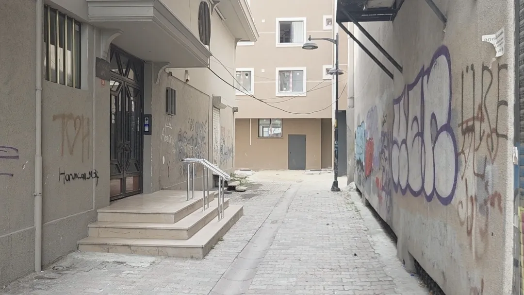Zeytinburnu sokaklarında alkol kavgası Bir kişi yaralandı