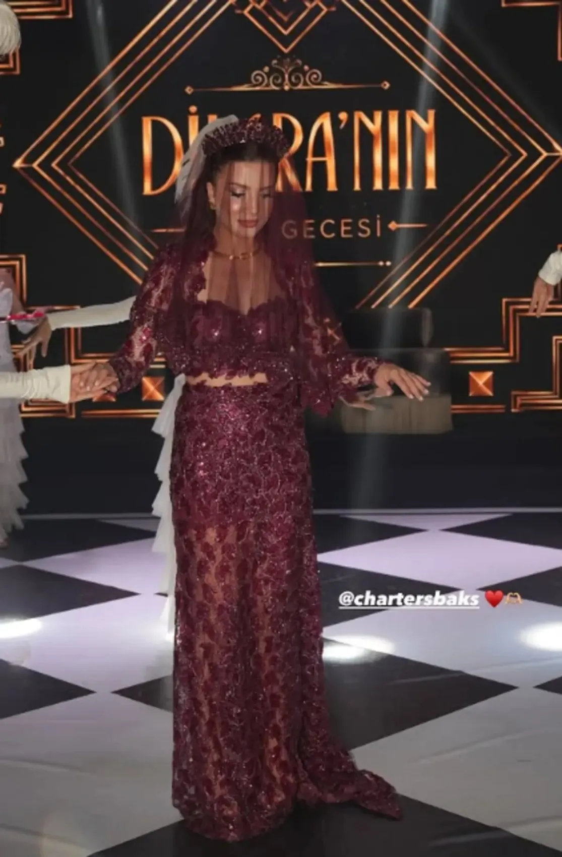 Selena nın Nazlı sı Dilara Kurtulmuş evleniyor! Kınayı yaktı, 5 farklı elbise giydi 4