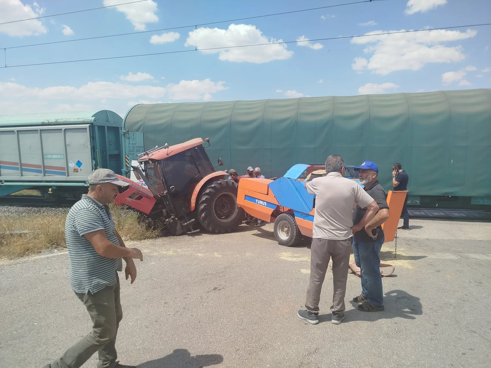 Sivas'ta kontrolsüz geçit kazası 18 yaşındaki sürücü yaralandı