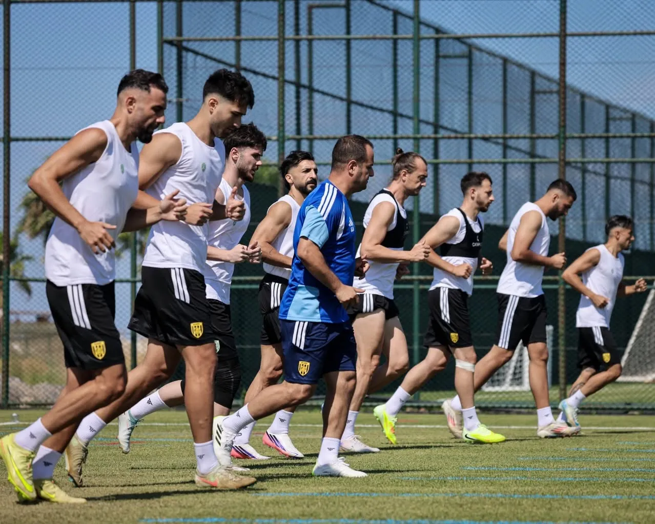 Aliağa FK baştan aşağı yenilendi