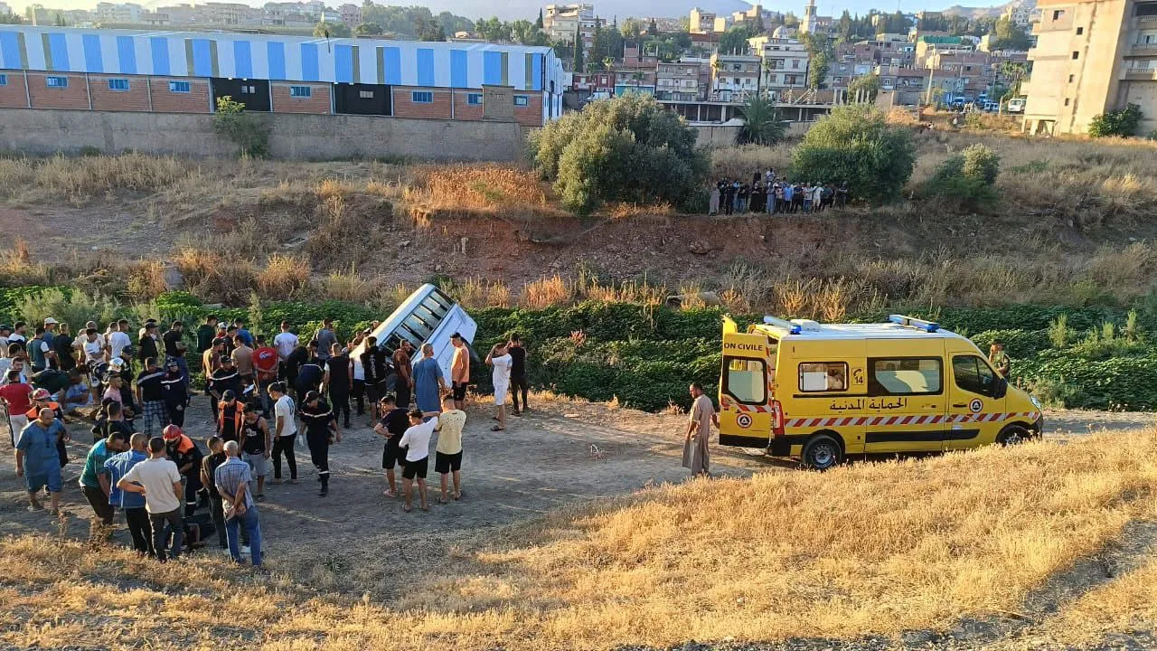 Cezayir yolunda otobüs faciası