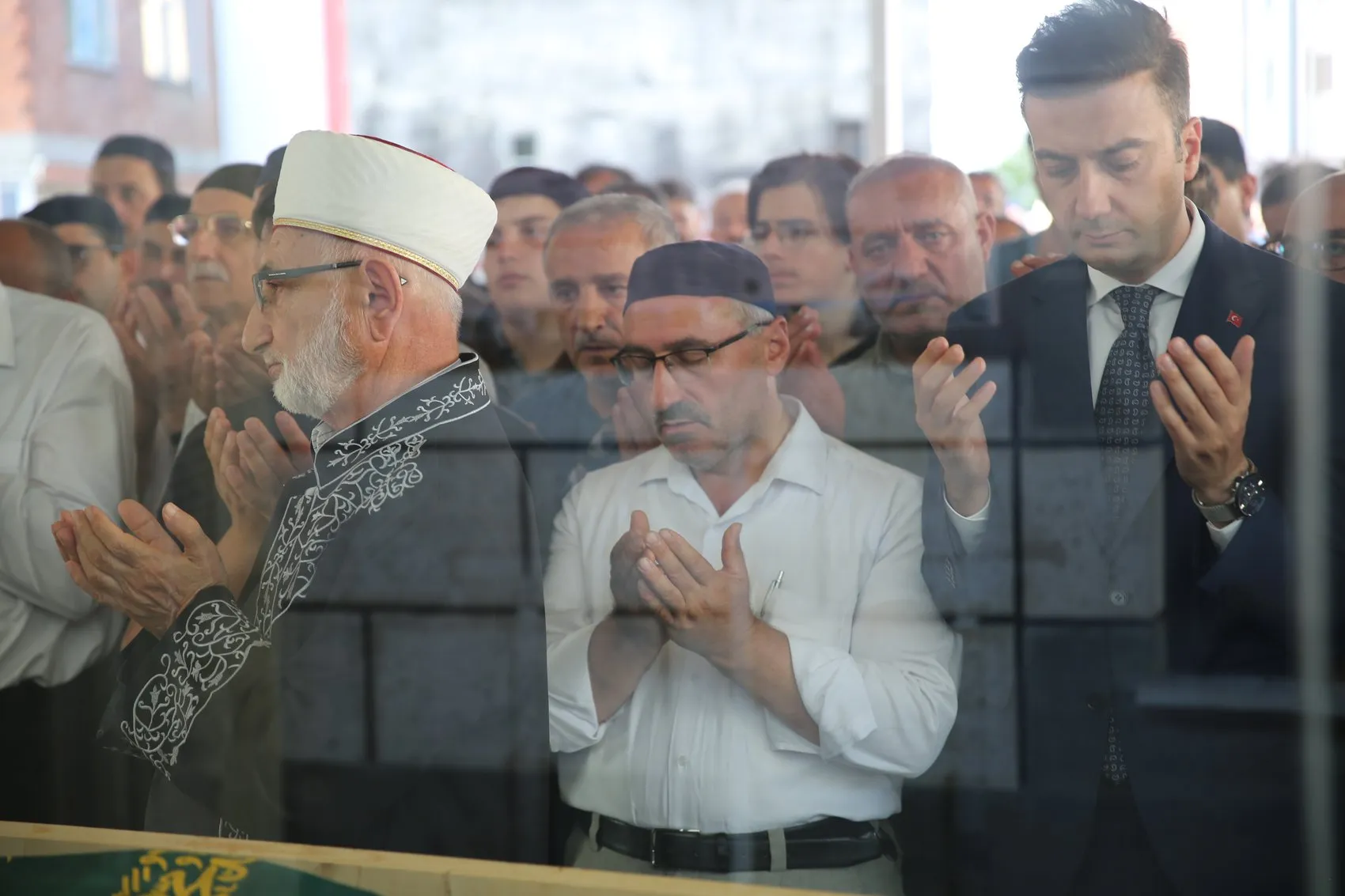 Dalgalara karşı koyamadılar İki kardeşin cenazesi toprağa verildi