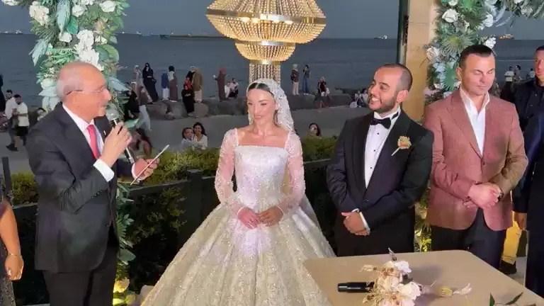 Kılıçdaroğlu Avcılar'da nikah şahidi oldu