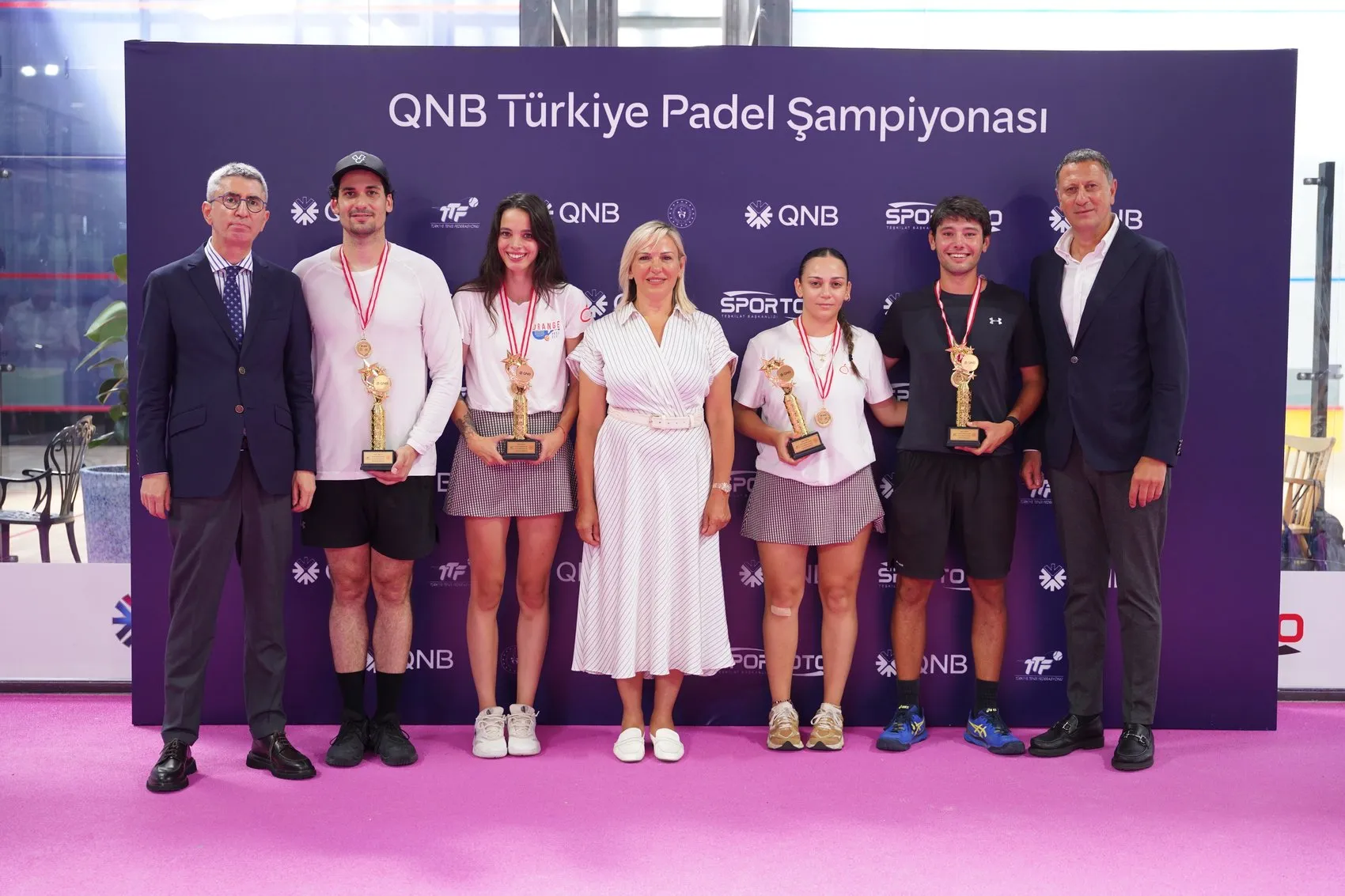 Türkiye’nin ilk Padel şampiyonları kupalarına kavuştu