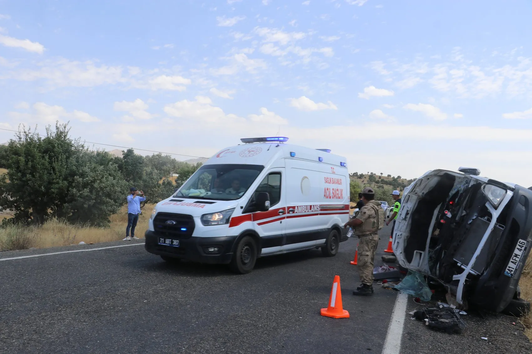 Lice yolunda minibüs faciası 3 can aldı