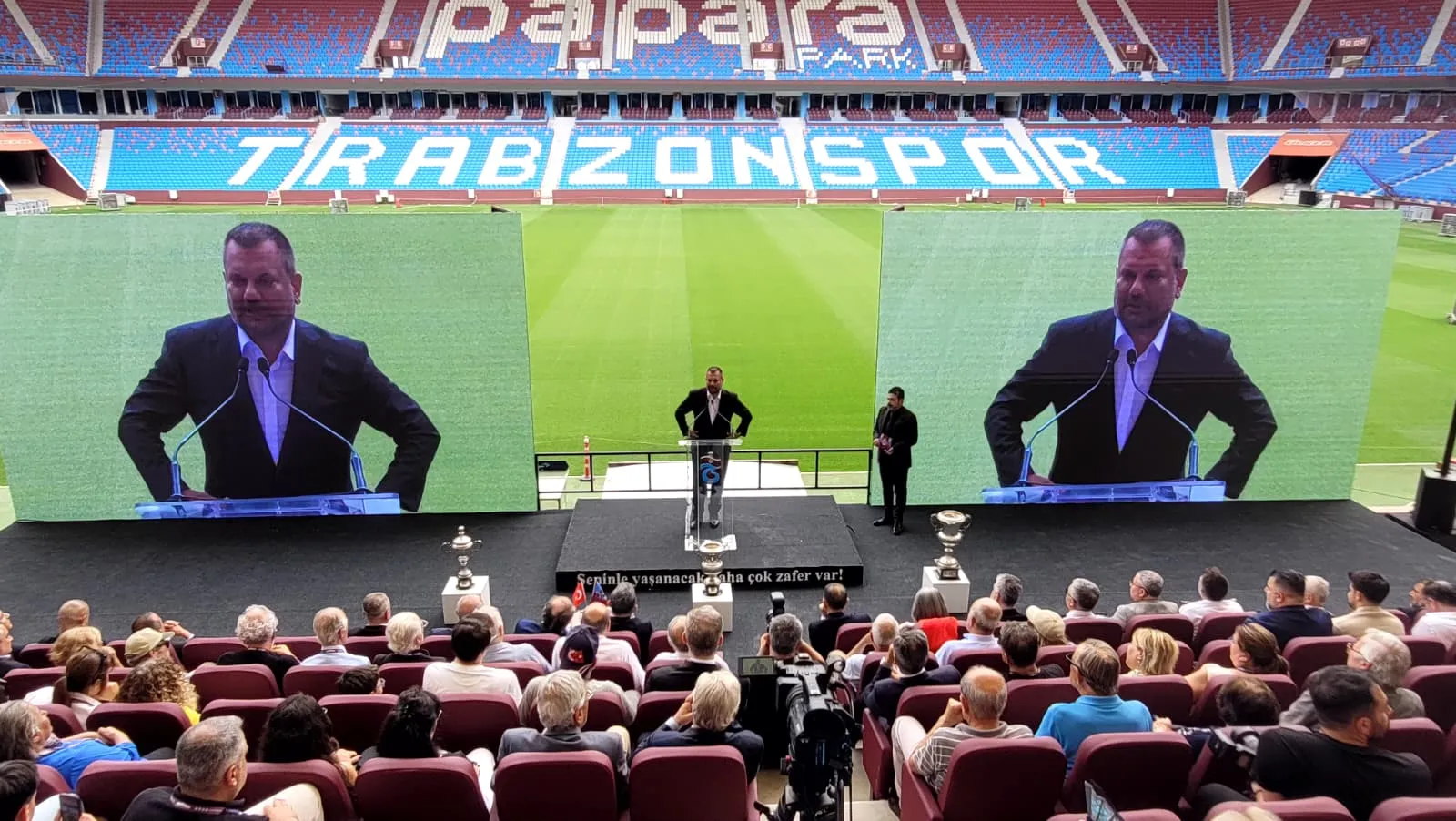 Trabzonspor kuruluş yıl dönümünü stadyumda coşkuyla kutladı