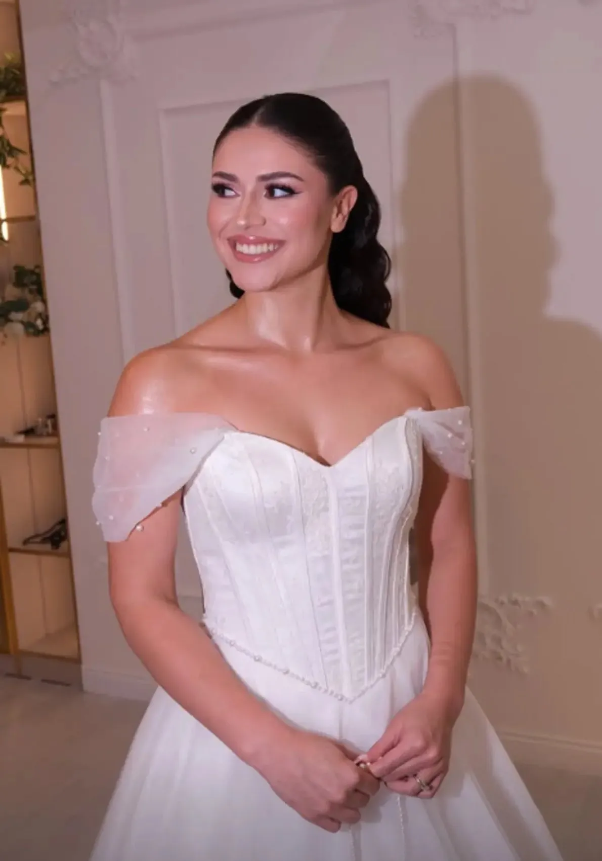 Survivor Ayşe Yüksel evlendi! Gelinliği tam not aldı 2