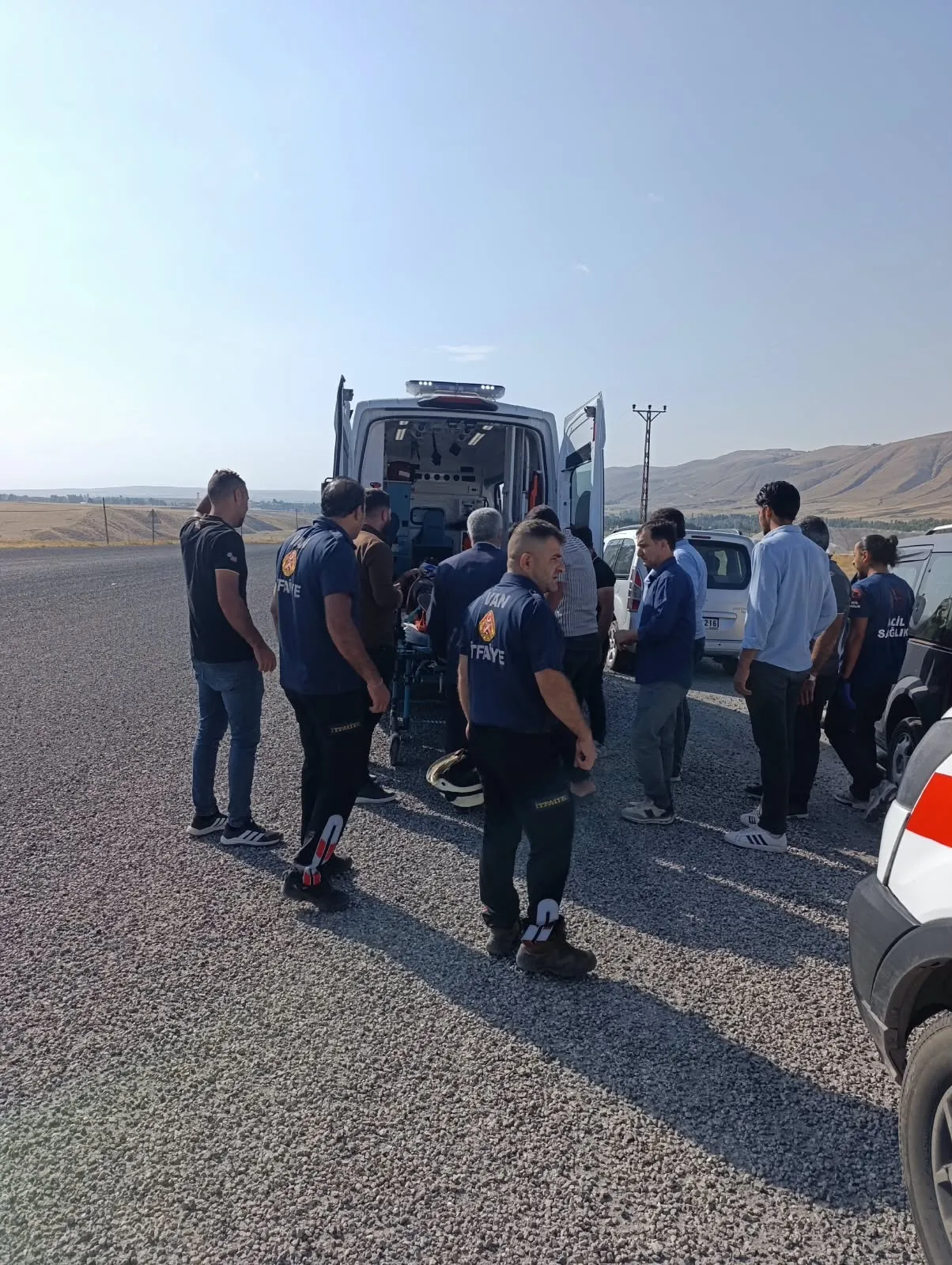 Erciş yolunda can pazarı: Takla atan araçta 6 kişi yaralandı