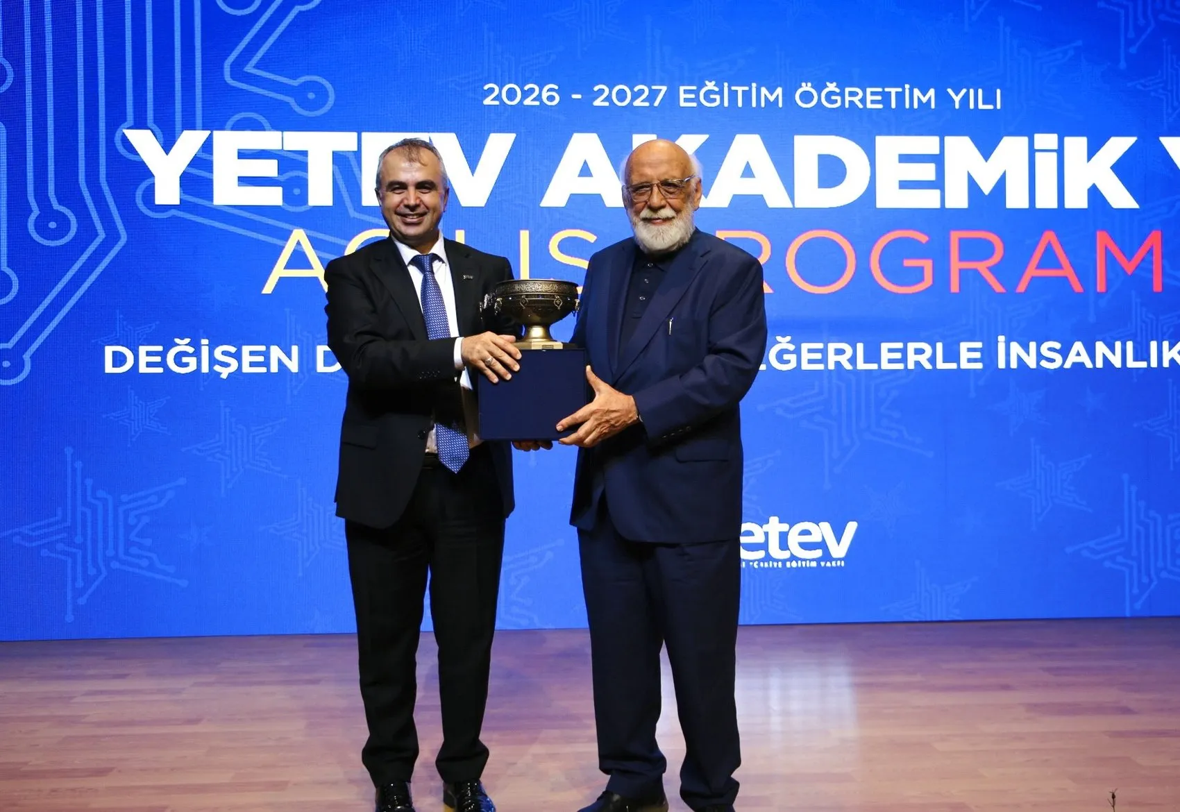 YETEV'de yeni eğitim yılı Yapay zeka çağında öğretmenin rolü konuşuldu