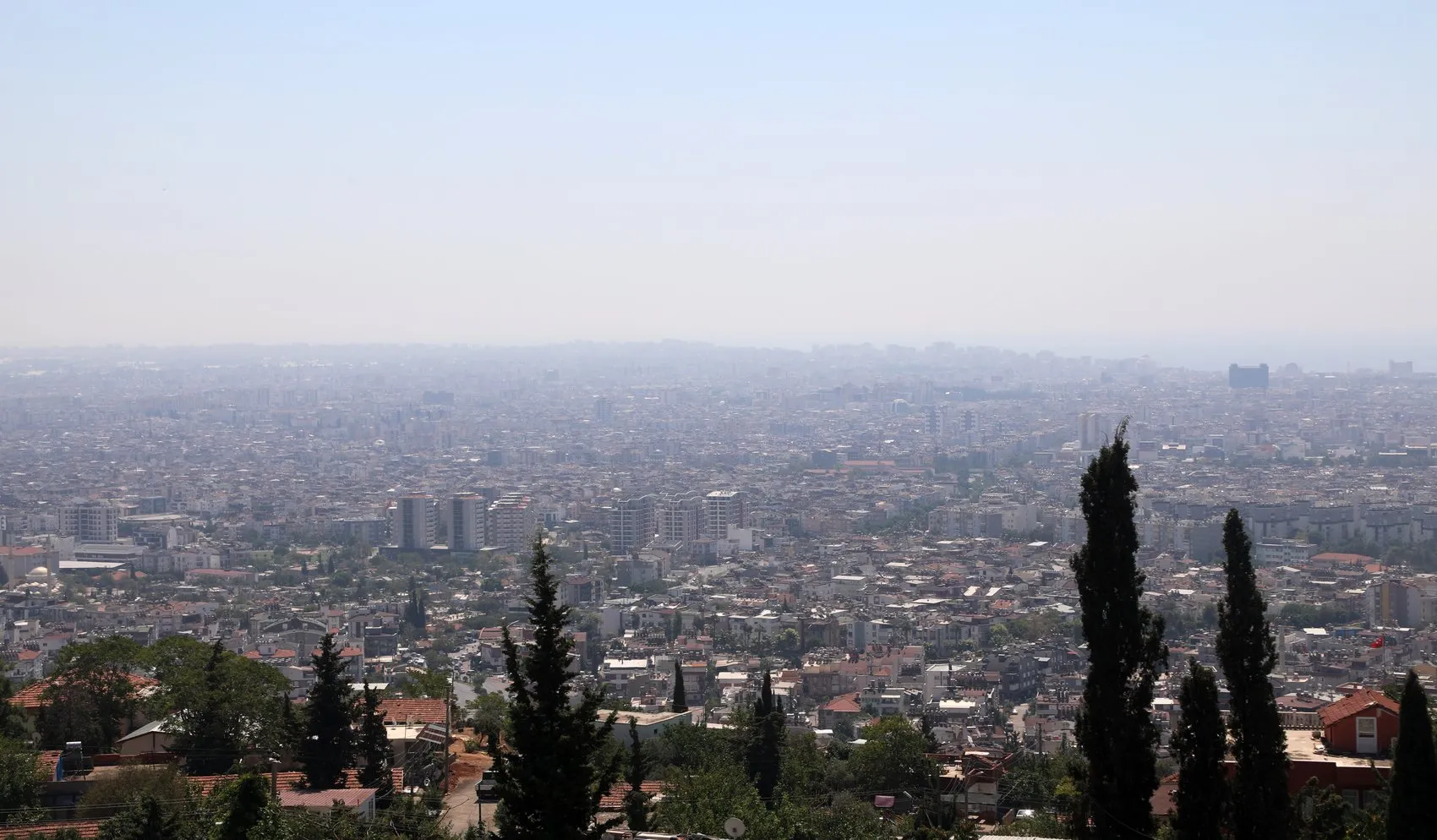 Antalya'da termometre 35'i gösterdi, hissedilen 42