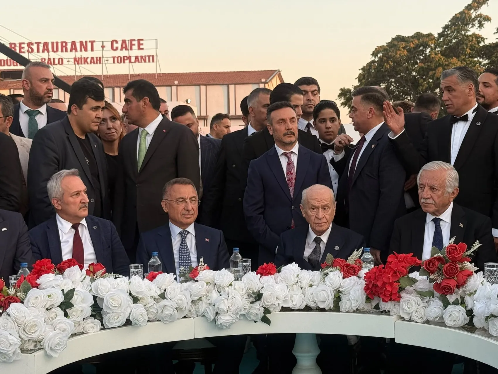 Bahçeli Ankara'daki düğünde nikah şahitliği yaptı