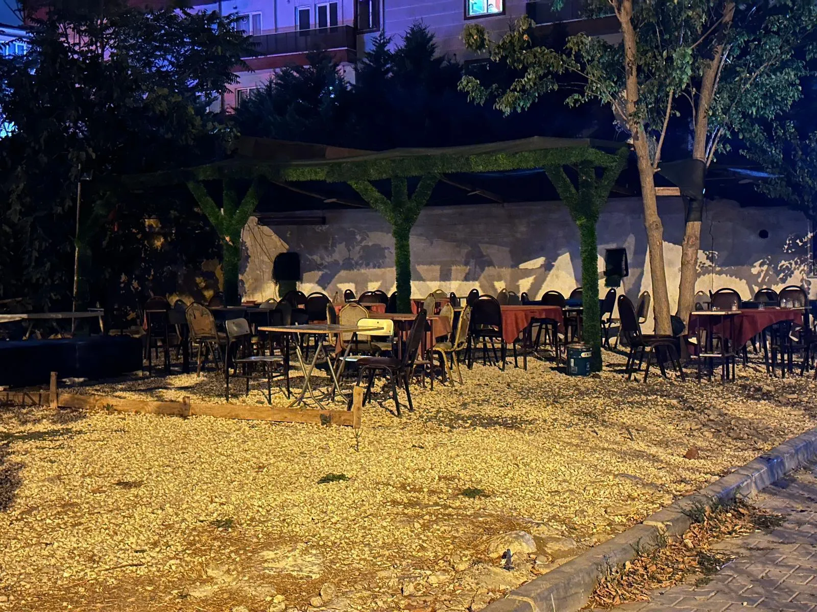 Gece yarısı kıraathaneye motosikletli saldırı, 3 yaralı