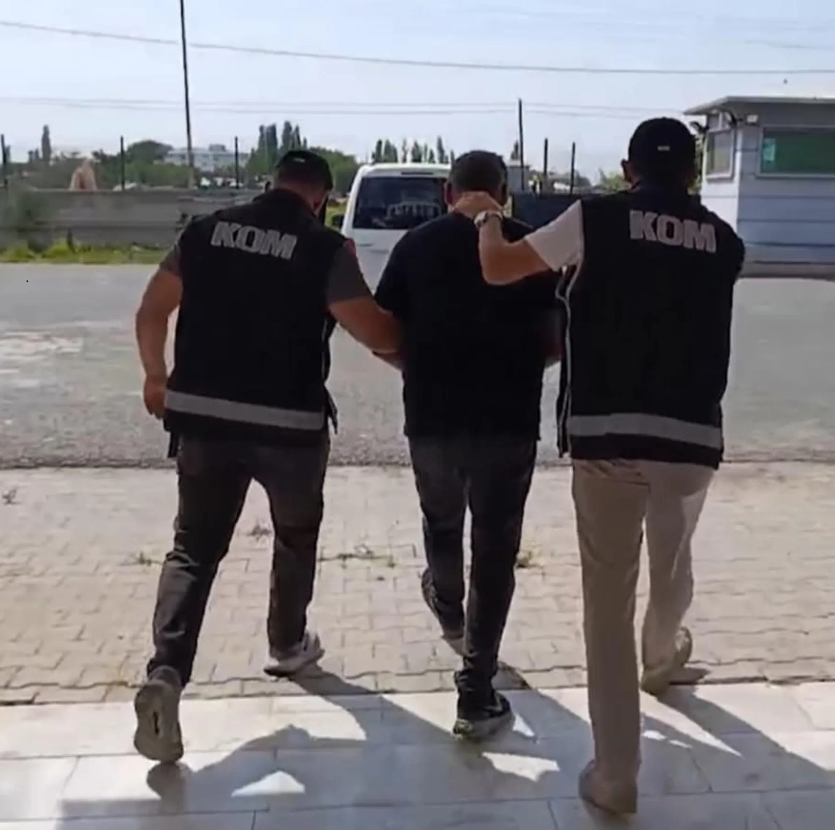 Iğdır'da devlet kapısı yalanıyla milyonluk vurgun yapan kişi tutuklandı