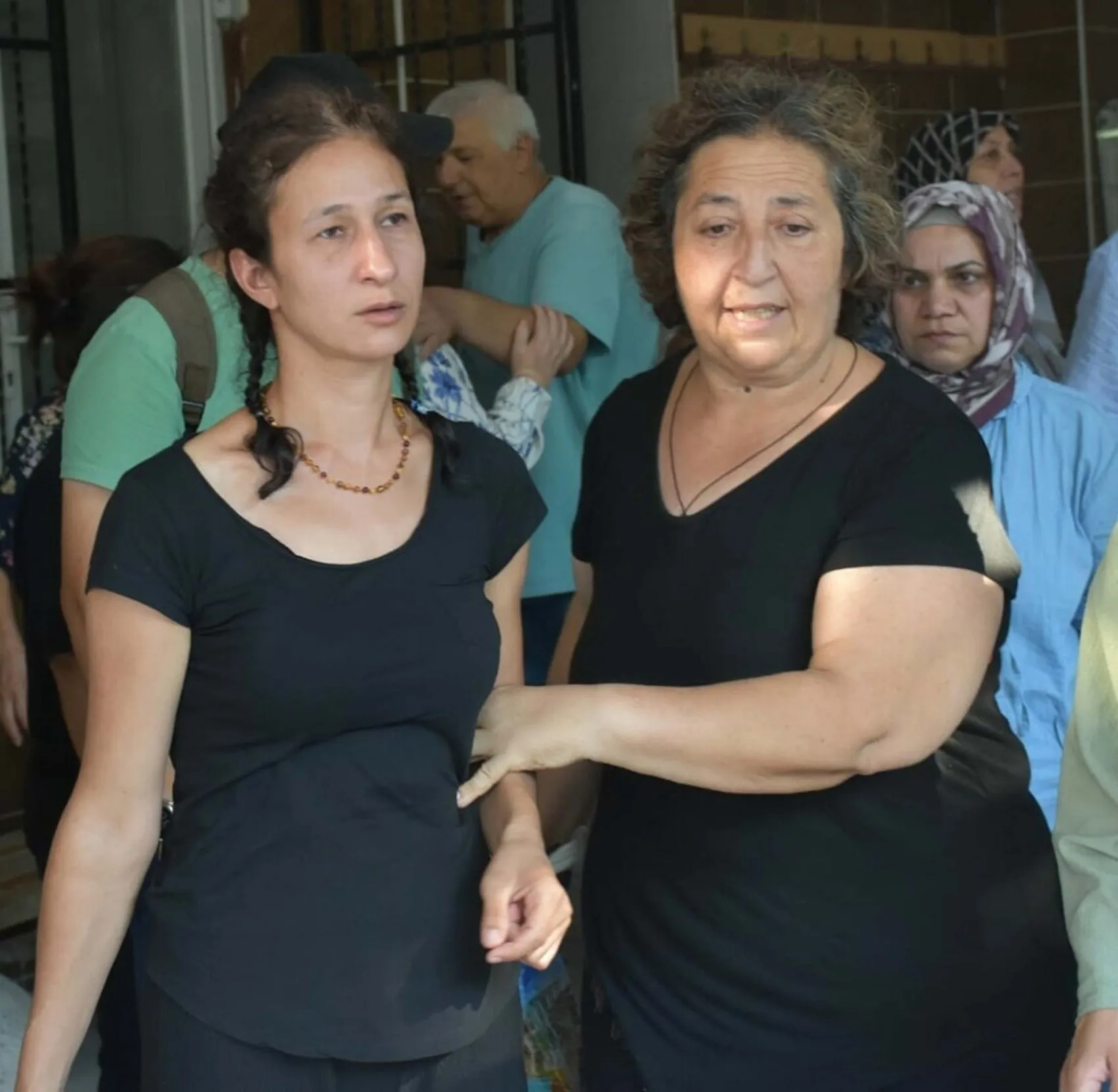İzmir'deki yangında bir canı kurtarmak için hayatını hiçe saydı