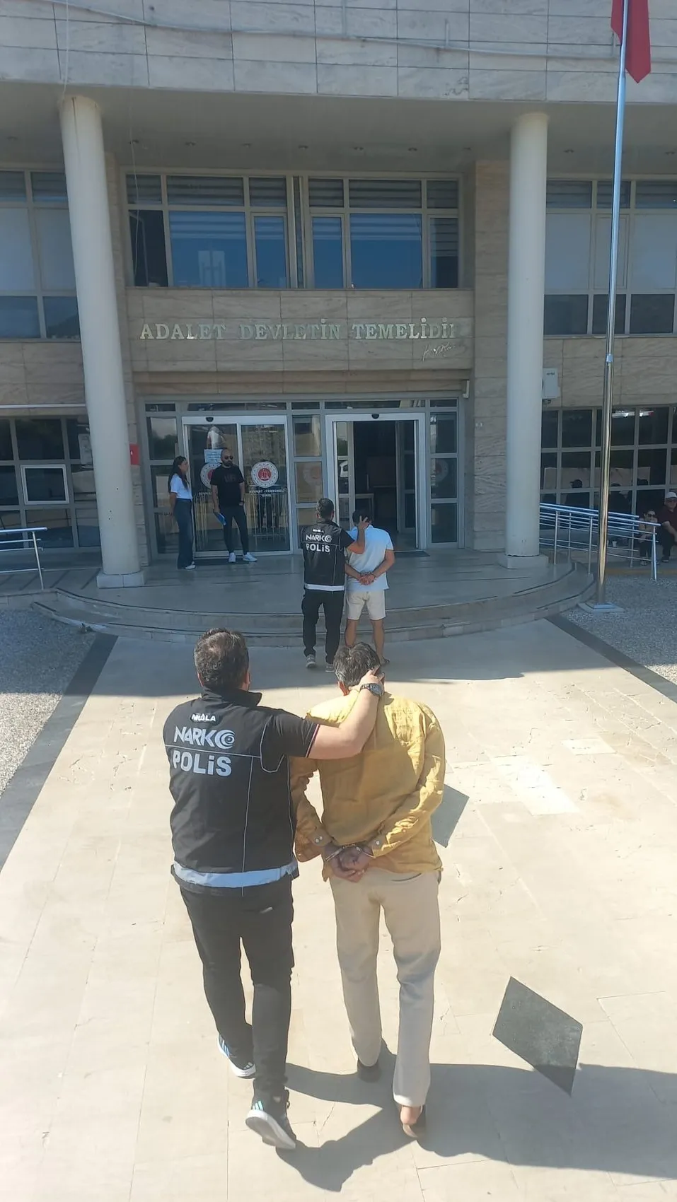 Muğla polisine yakalanan uyuşturucu tacirleri cezaevine gönderildi