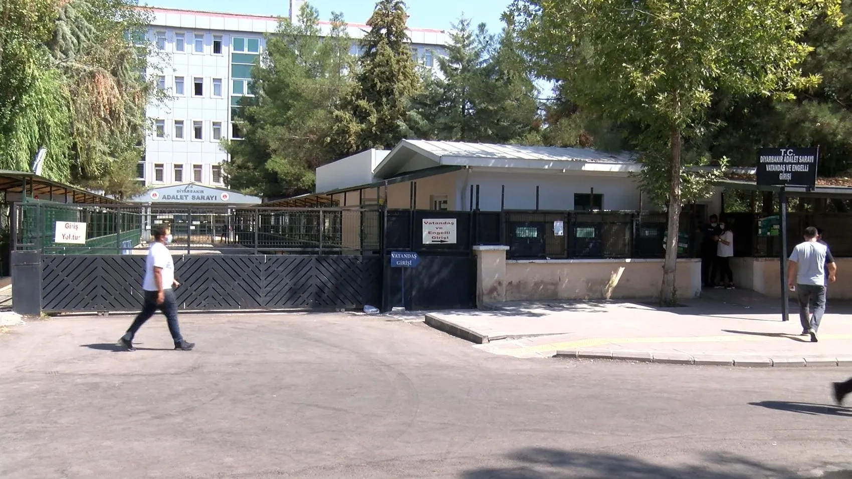 Diyarbakır'da eşini öldüren şüpheli adliyede tutuklandı
