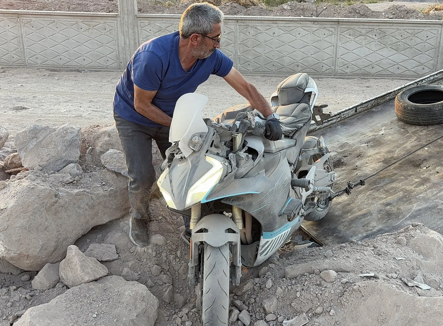 Kayseri'de motosiklet kazası iki kişiyi hastanelik etti
