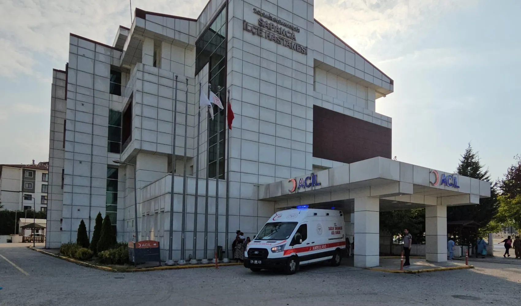 Tatil kâbusu 4 yaşındaki çocuk bungalov havuzundan çıkarıldı, hayata döndürüldü