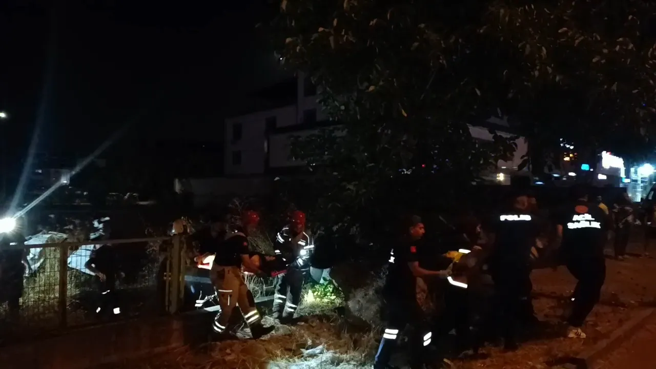 Gece yarısı kontrolden çıkan otomobil takla attı 5 yaralı