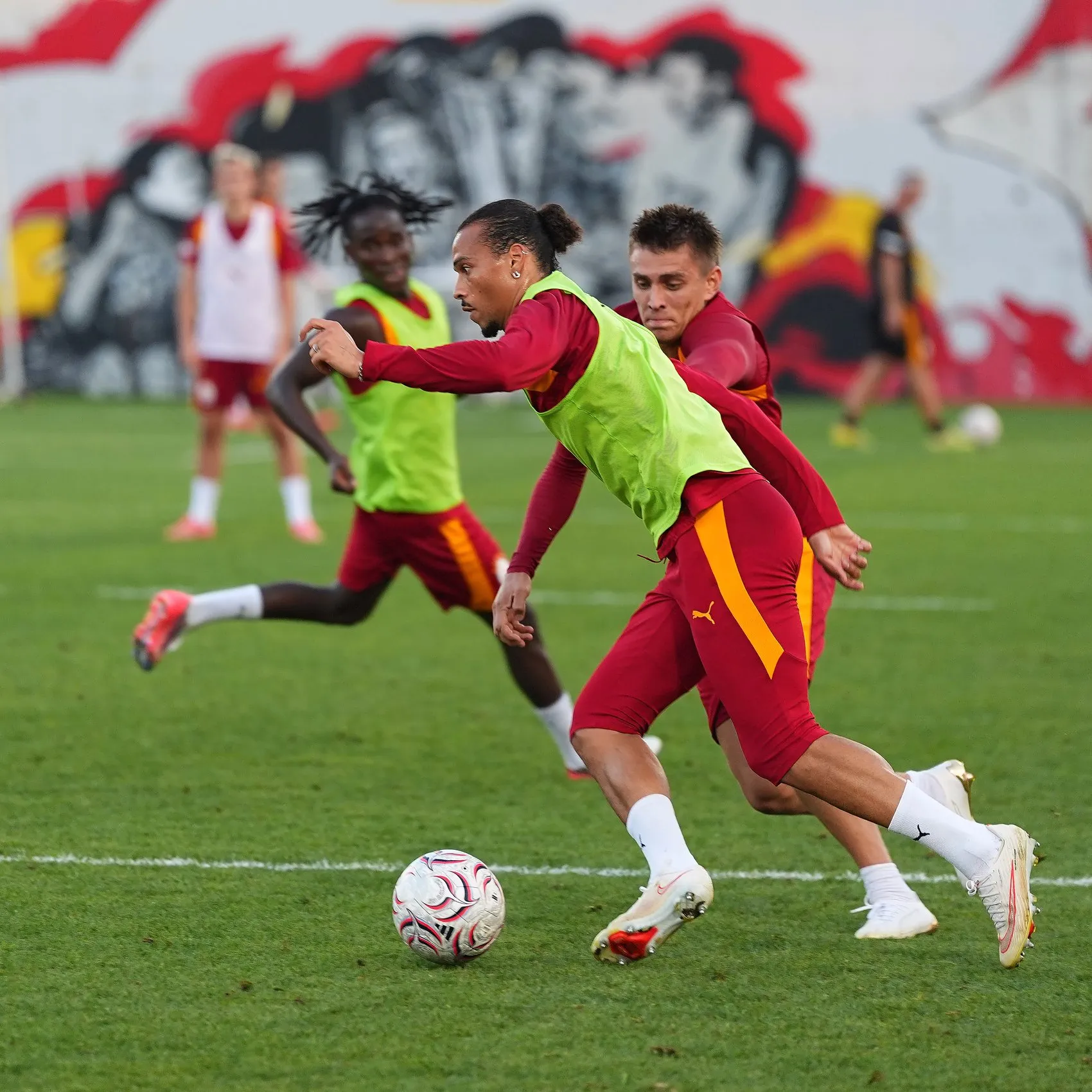 Batrakov'un Galatasaray'da ilk günü Sahada üç takımlı turnuva