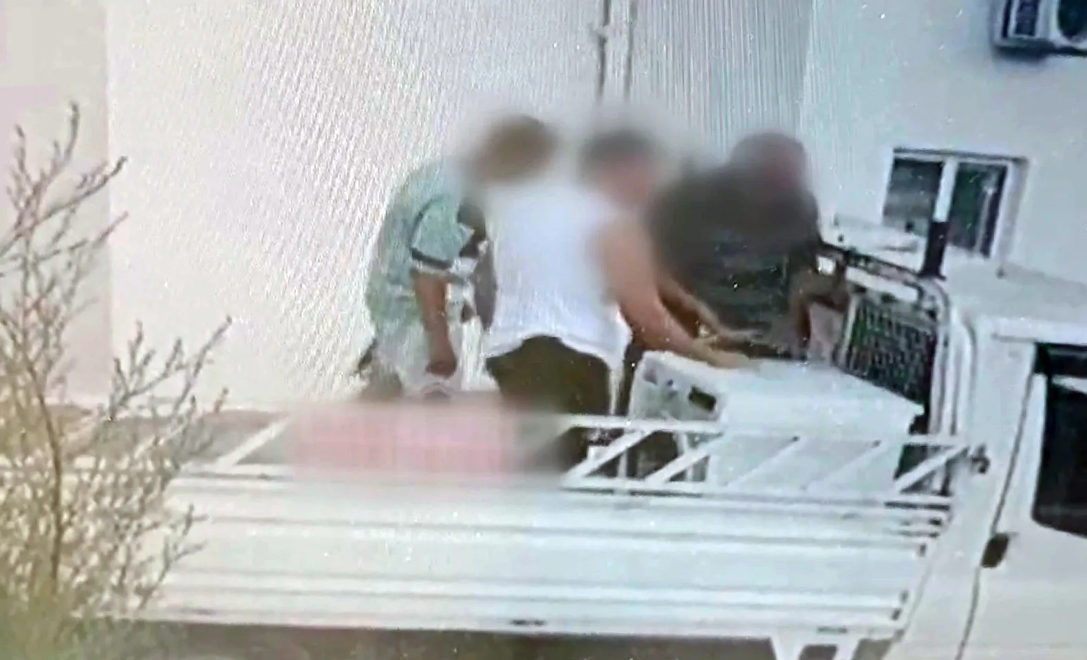 Uzaklaştırma kararını hiçe sayıp evi boşaltan eşe mahkemeden ağır fatura