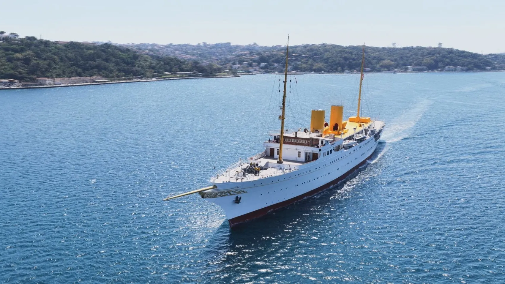 Atatürk'ün mirası Savarona Boğaz'da demirledi