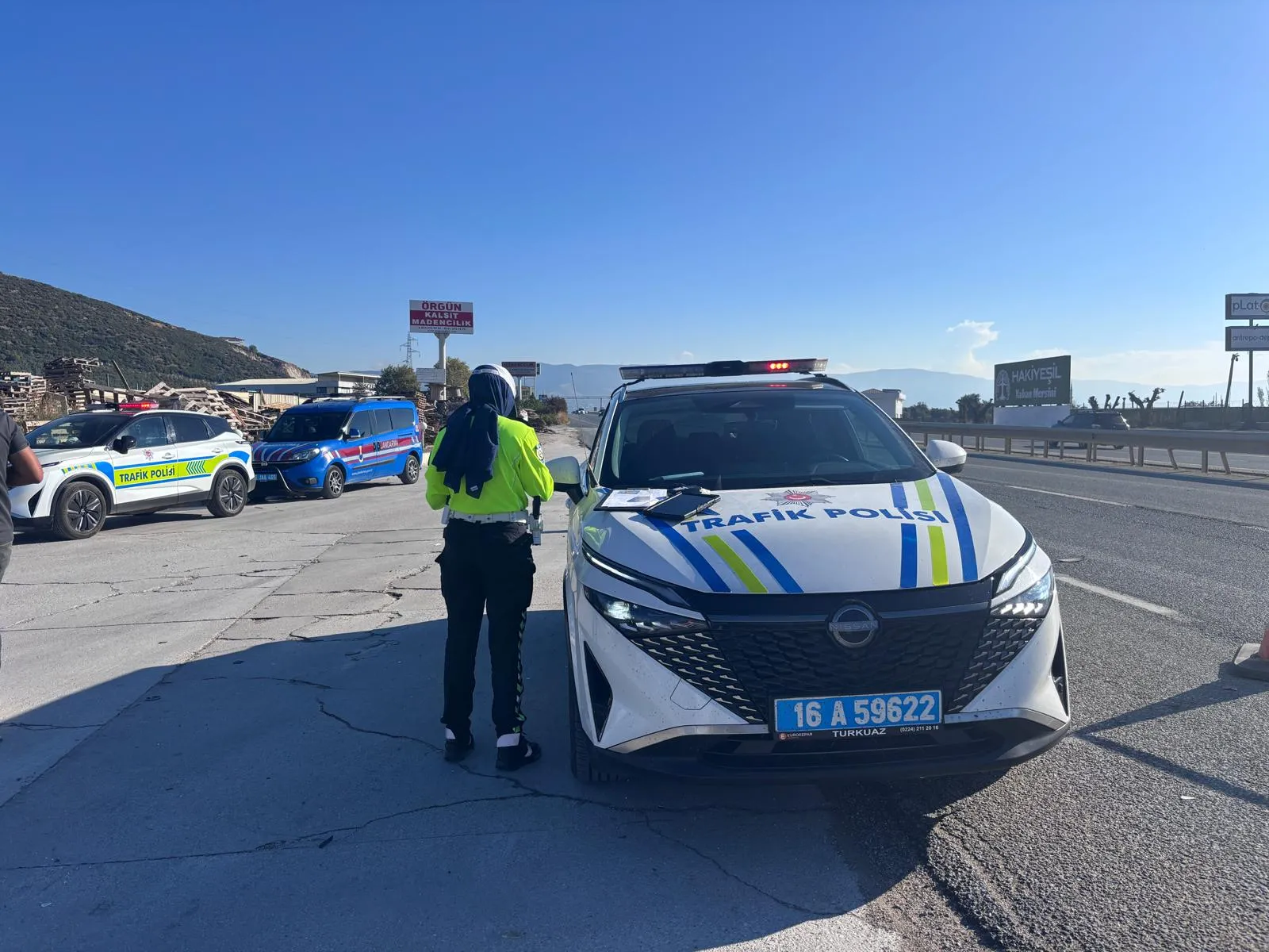 Sabahın Erken Saatlerinde Feci Kaza Motosiklet Sürücüsü Aracın Altında Sürüklendi