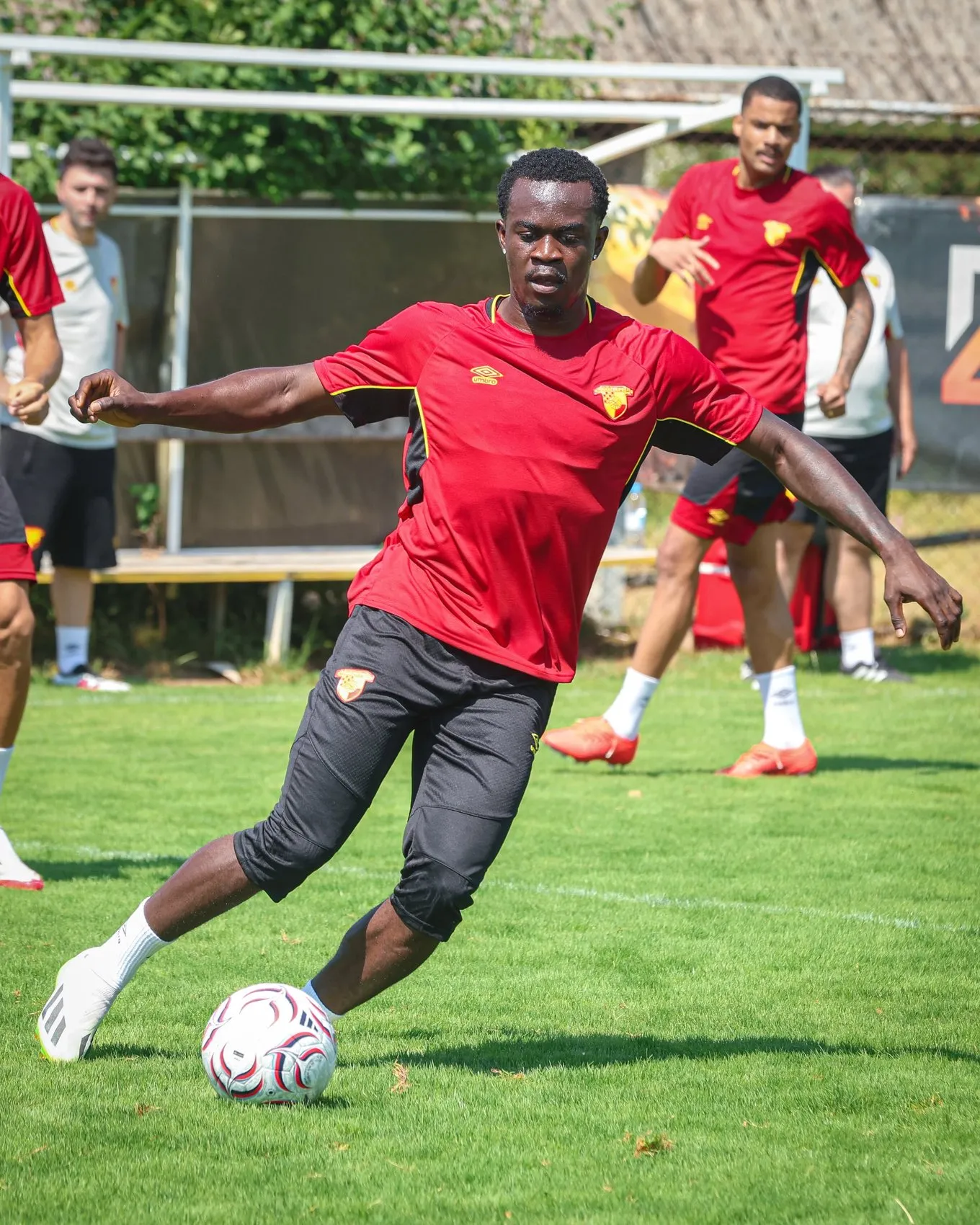 Göztepe'de Juan ve Dennis bilmecesi