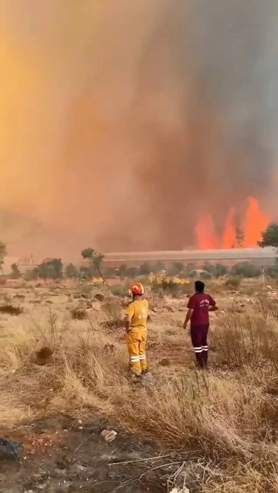 Antalya Valisi Şahin Yangın devam ediyor, rüzgar hafifledi