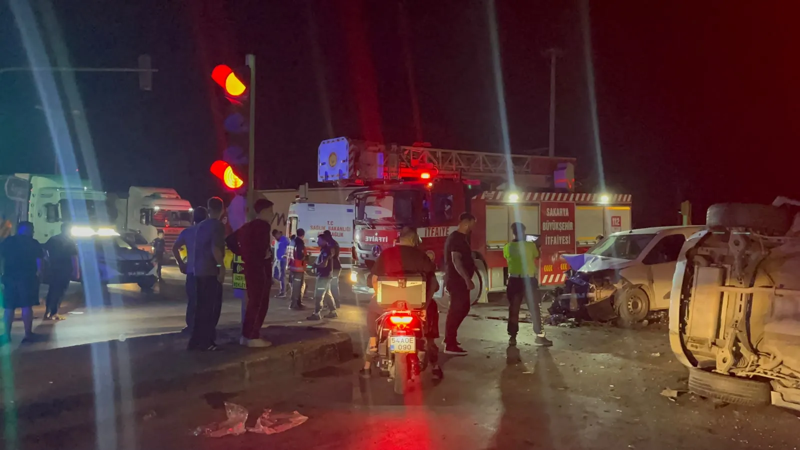 Akyazı yolunda feci kaza 7 kişi yaralandı