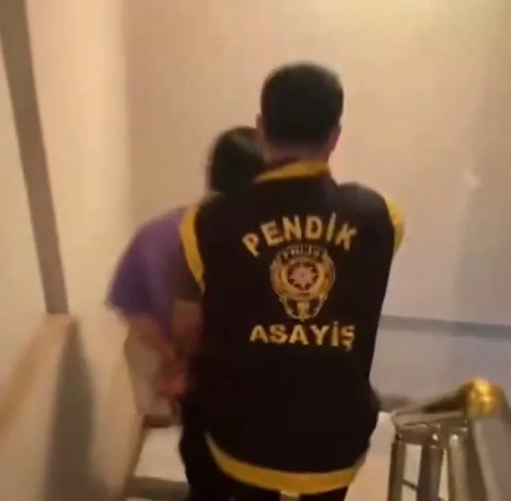 Pendik'te kaçak tütün deposuna polis baskını