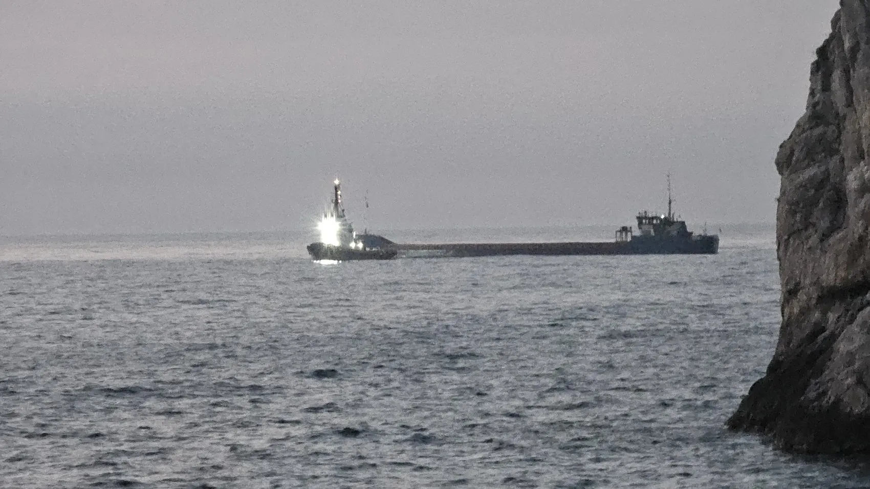 Saldırıya uğrayan kuru yük gemisi Zonguldak kıyısına demirledi