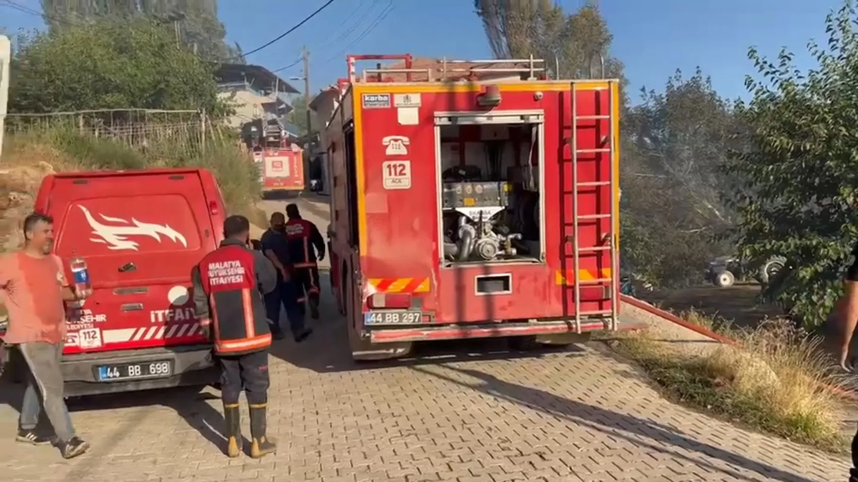 Malatya Darende’de bahçede başlayan yangın evlere sıçradı