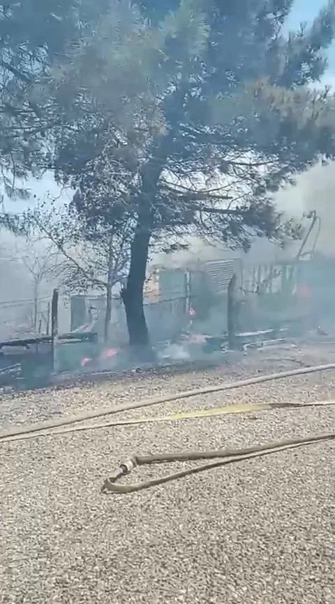 Tuzla’da otluk alanda başlayan yangın evi küle çevirdi